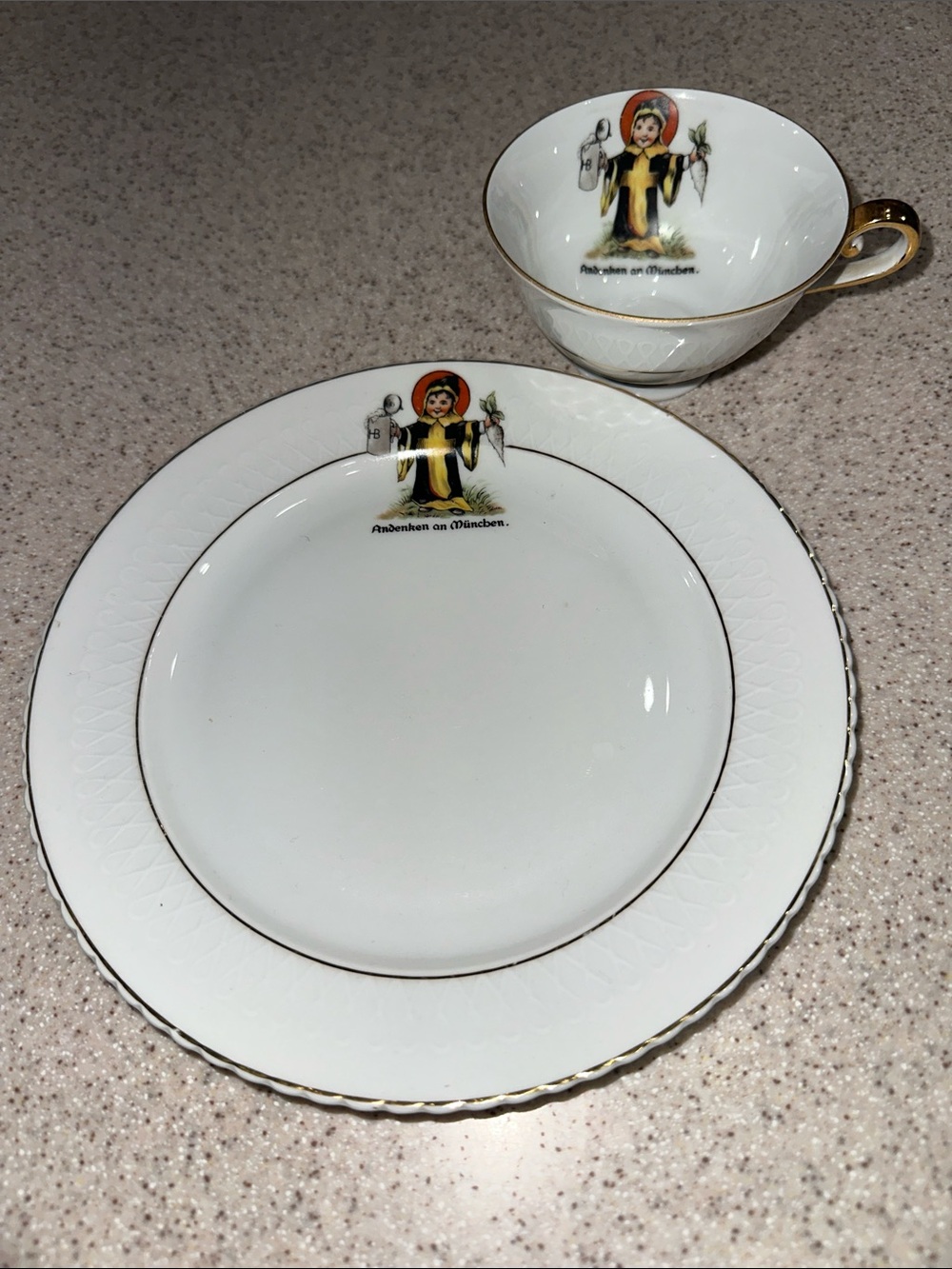 MΓΌnchner Kindl Munich, Germany teacup luncheon plate Munchen Seltmann Weiden